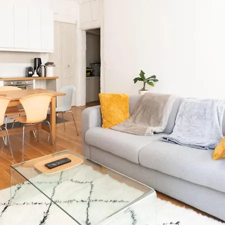 Well Located Bright And Quiet Appartement Parijs