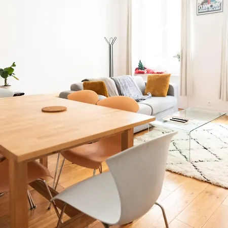 Well Located Bright And Quiet Apartment Paris