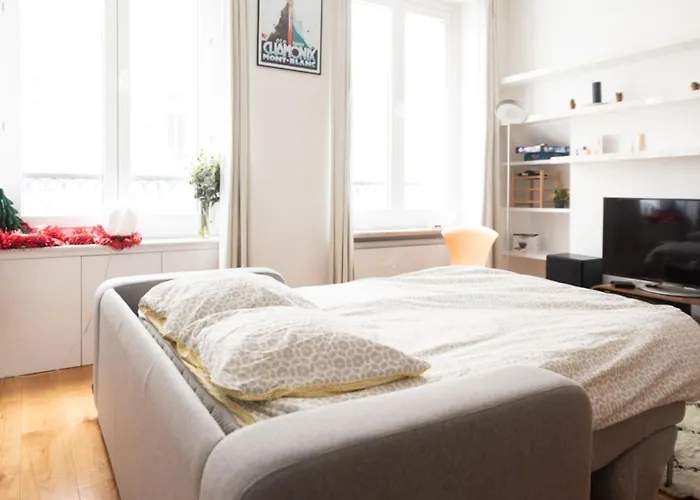 Well Located Bright And Quiet Paris