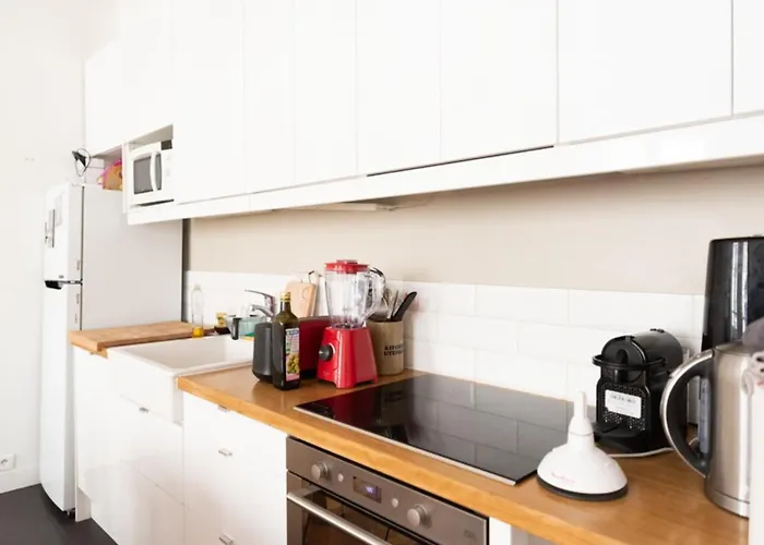 Well Located Bright And Quiet Appartement Paris