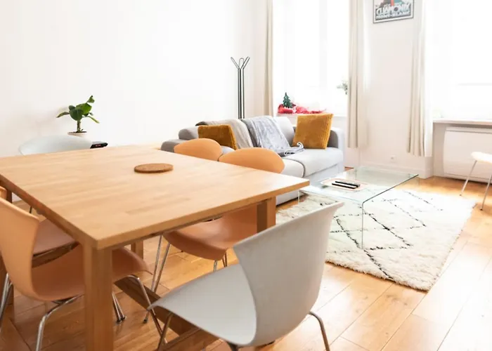 Well Located Bright And Quiet Appartement Paris