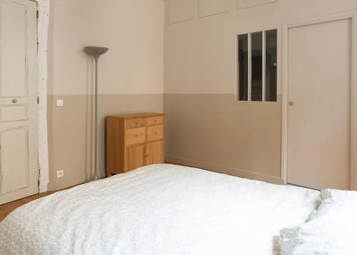 Well Located Bright And Quiet Apartamento París